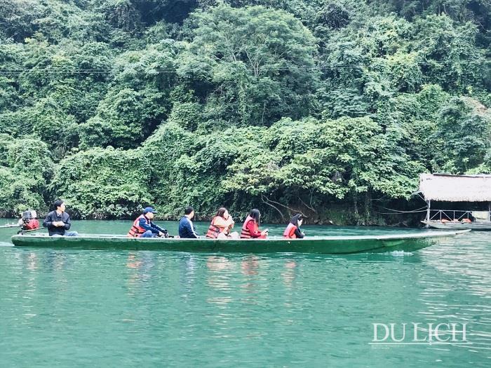 Trải nghiệm du thuyền sông Giăng tại Khu du lịch sinh thái Phà Lài